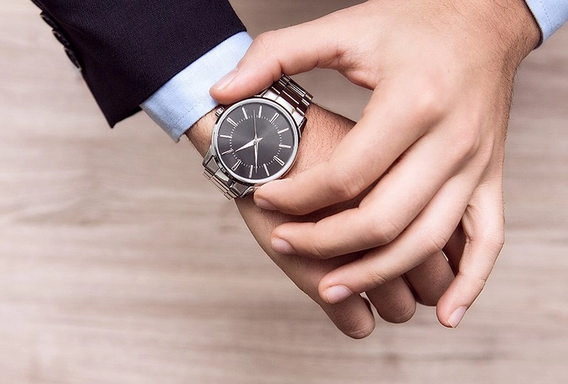 Jam Tangan atas Tangan