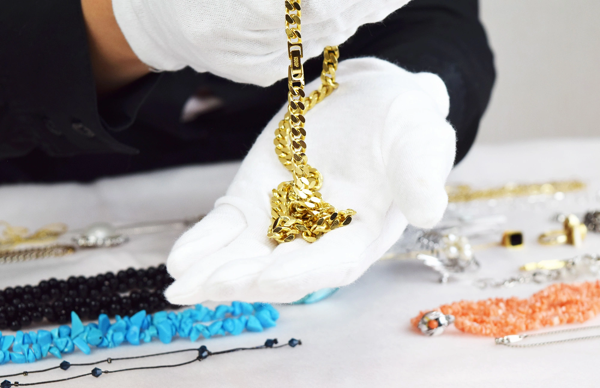 Show the Gold Necklace